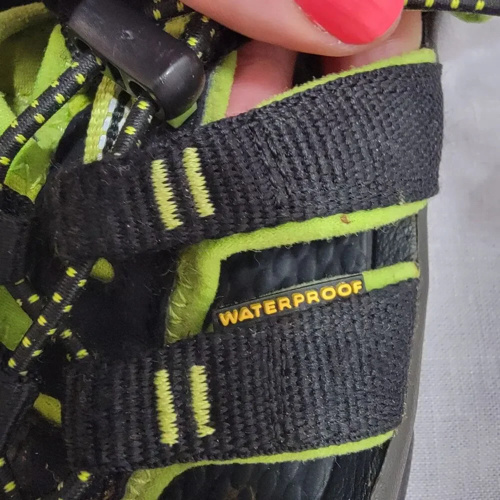 Keen Newport H2 Youth Big Kid youth Sz 4 Close Toe Sandals‎ Neon Green